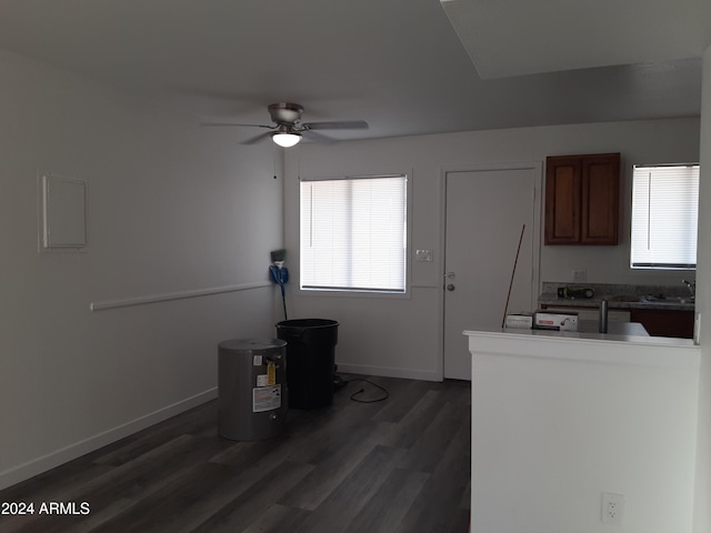 kitchen with dark wood-type flooring, sink, and ceiling fan