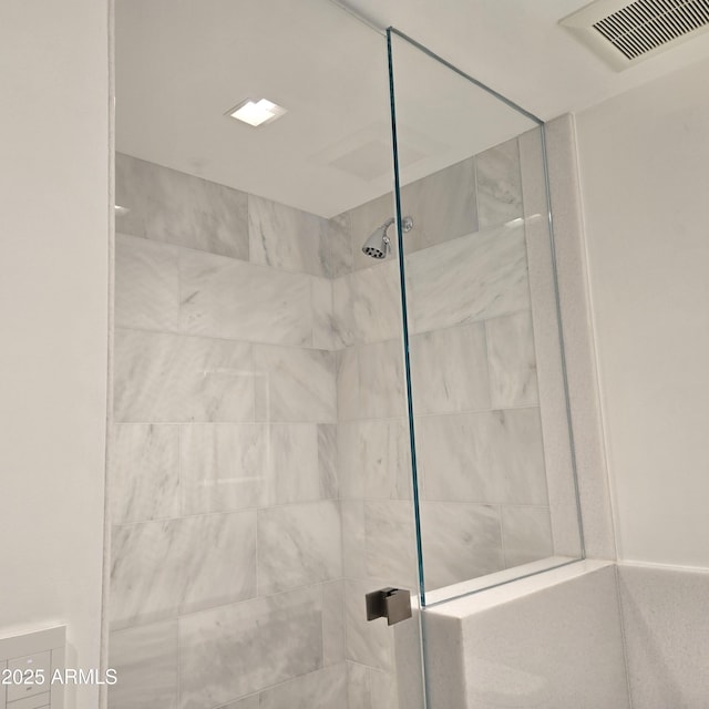 6587 N Palmeraie Blvd Unit 2010, Paradise Valley, AZ 85253 - bathroom featuring tiled shower