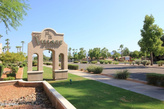 view of community featuring a yard