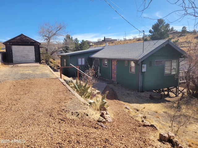 single story home featuring a garage