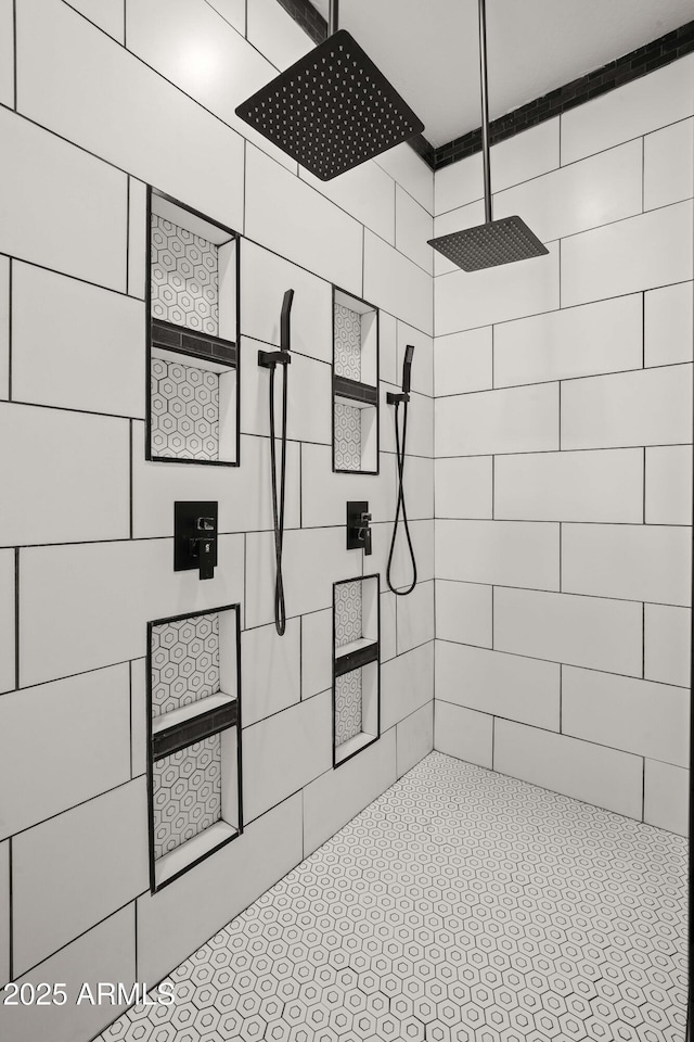 bathroom featuring tiled shower