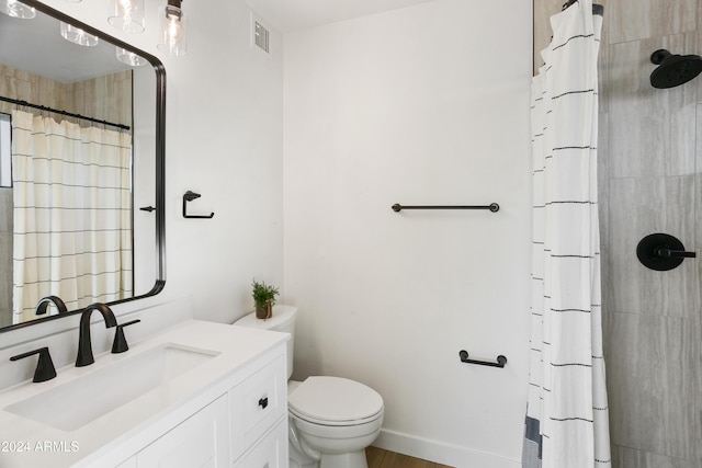 bathroom with a shower with curtain, visible vents, vanity, and toilet