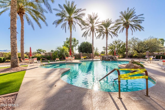 4548 E Carob Dr, Gilbert, AZ 85298 - community pool with a patio