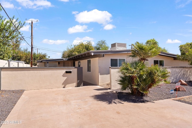 5833 N 10th St, Phoenix, AZ 85014 - view of front of home featuring stucco siding and a patio area