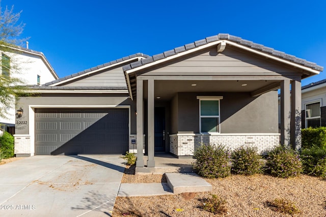 view of front facade featuring a garage