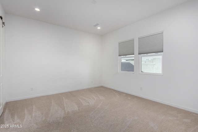 carpeted empty room featuring a barn door