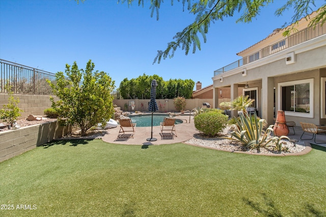 10415 E Rosemary Ln, Scottsdale, AZ 85255 - view of yard featuring a patio area, a balcony, and ceiling fan