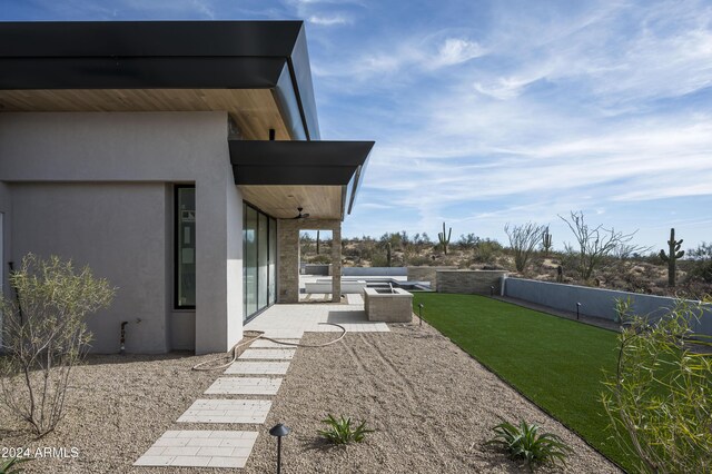 view of yard featuring a patio area