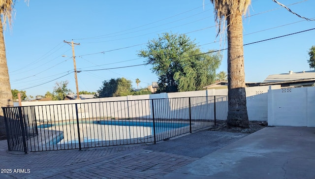 3421 W Montecito Ave, Phoenix, AZ 85017 - view of pool with a patio area