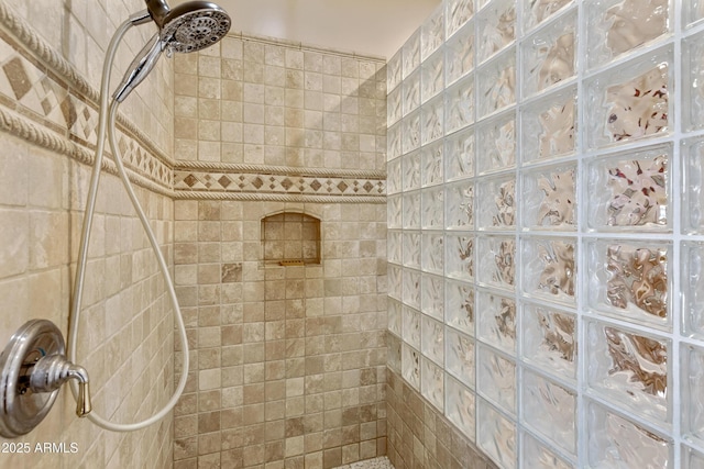 bathroom featuring a tile shower