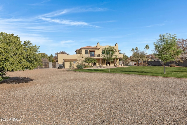 view of front of house with a front lawn