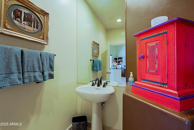32516 N 68th Pl, Scottsdale, AZ 85266 - bathroom with recessed lighting