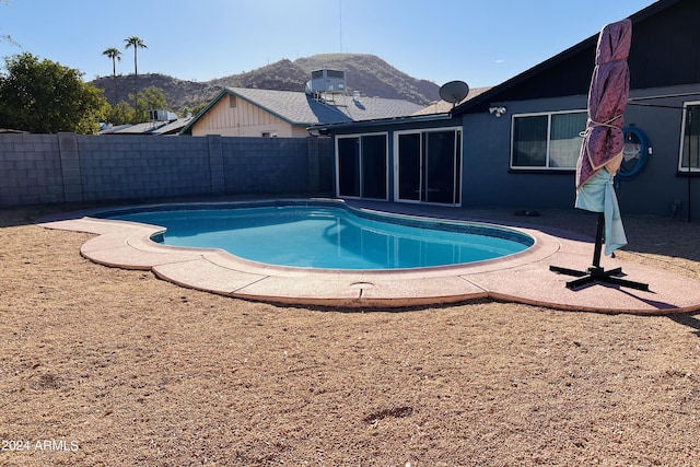 2022 W Aster Dr, Phoenix, AZ 85029 - view of swimming pool with a mountain view and a fenced backyard
