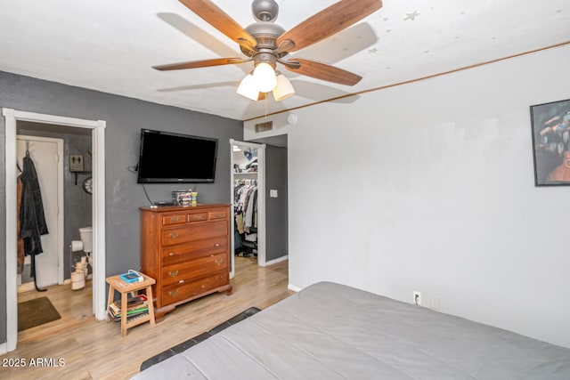 4417 W Sandra Cir, Glendale, AZ 85308 - bedroom featuring light wood-type flooring, a closet, a ceiling fan, visible vents, and a walk in closet