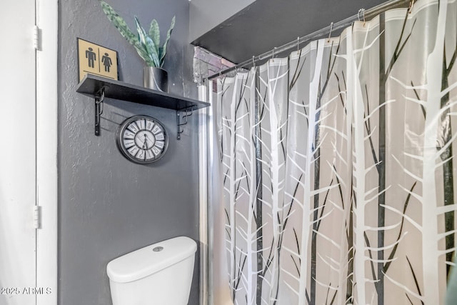 4417 W Sandra Cir, Glendale, AZ 85308 - bathroom with a shower with curtain and toilet