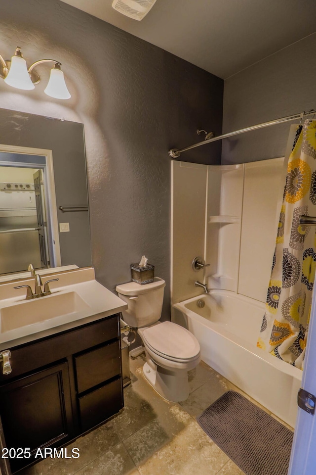 324 N 56th Pl, Mesa, AZ 85205 - bathroom with toilet, vanity, shower / bath combination with curtain, and a textured wall