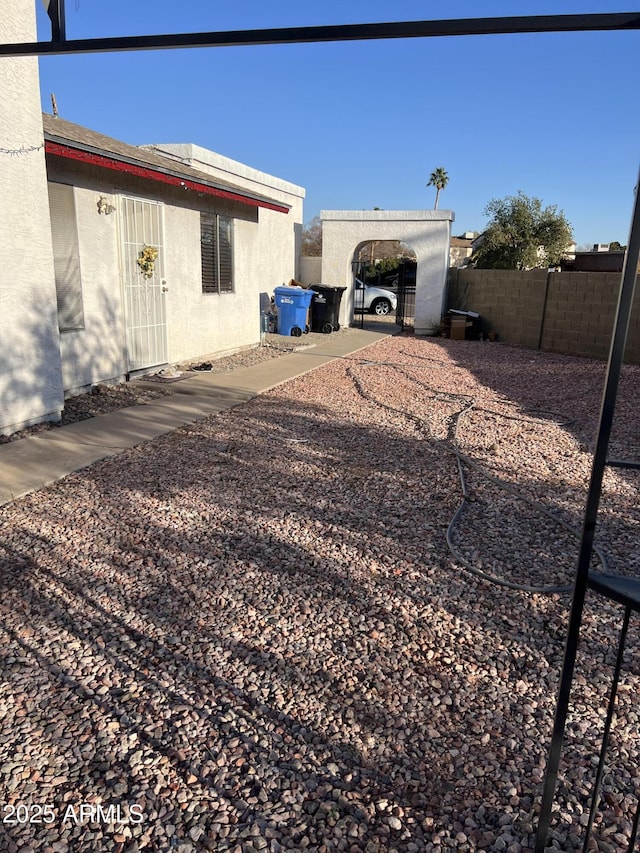 view of yard featuring a carport