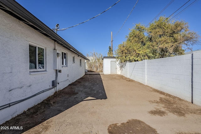 view of side of property featuring a storage shed