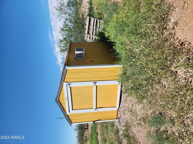 exterior space featuring a storage shed