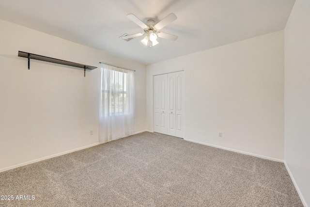 carpeted empty room featuring ceiling fan