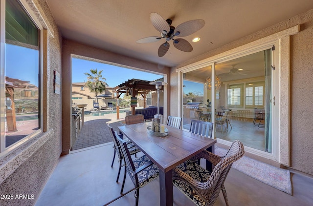 sunroom with ceiling fan