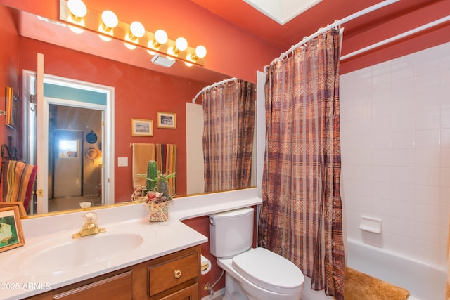 17342 E Quail Ridge Dr, Fountain Hills, AZ 85268 - bathroom featuring toilet, vanity, and shower / bath combo