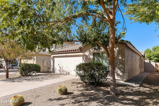 view of front of house featuring a garage