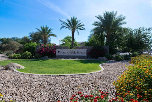 community / neighborhood sign featuring a lawn