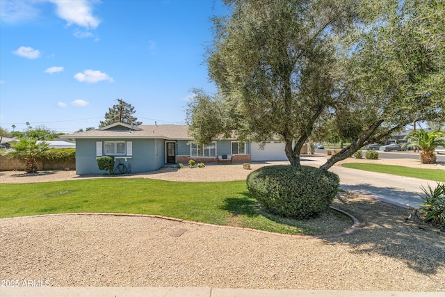 ranch-style house with a garage, stucco siding, fence, a front lawn, and driveway