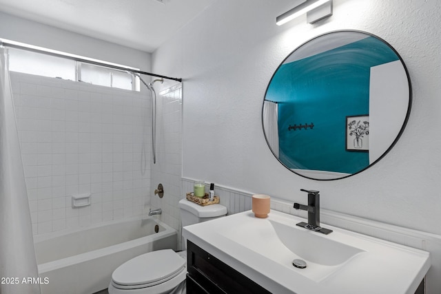 full bathroom with shower / tub combo with curtain, vanity, and toilet