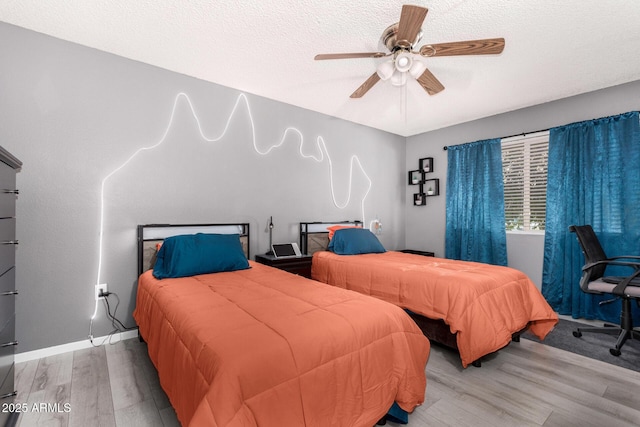 bedroom featuring a textured ceiling, light hardwood / wood-style flooring, and ceiling fan