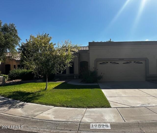 view of front of house featuring a front yard and a garage