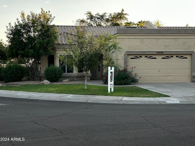 view of front facade featuring a garage