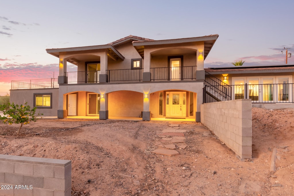 view of front of home featuring a balcony