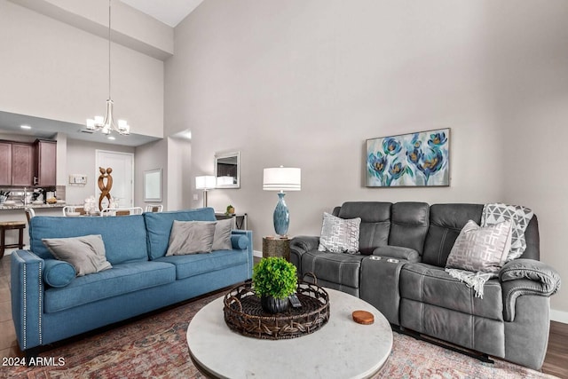 2511 W Queen Creek Rd Unit 425, Chandler, AZ 85248 - living room with baseboards, a towering ceiling, wood finished floors, and a notable chandelier