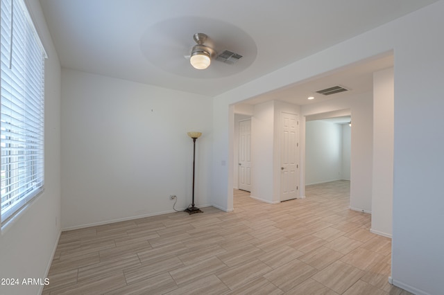 empty room featuring ceiling fan