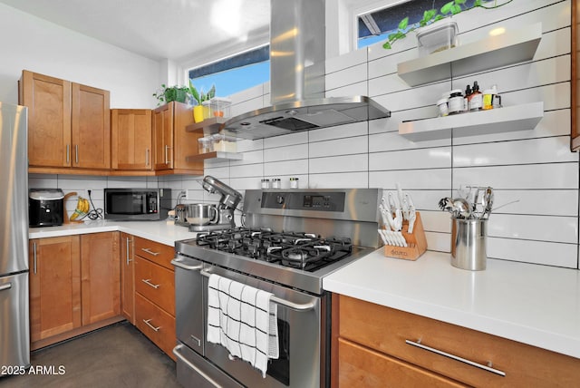 kitchen featuring stainless steel appliances, range hood, and decorative backsplash