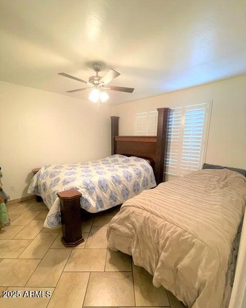 bedroom featuring ceiling fan