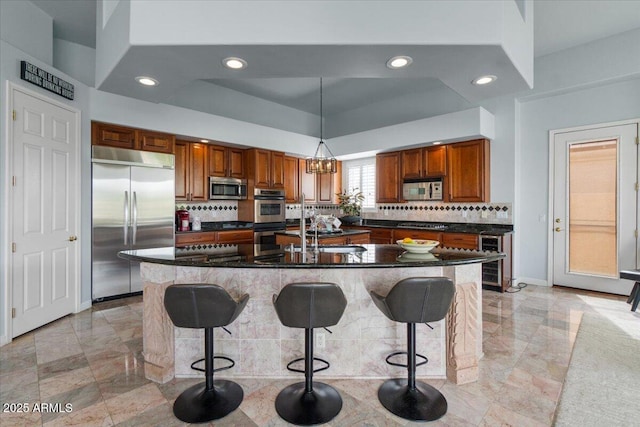 2128 E Clipper Ln, Gilbert, AZ 85234 - kitchen featuring stainless steel appliances, dark countertops, wine cooler, a kitchen bar, and recessed lighting