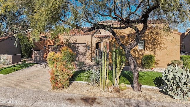 view of mediterranean / spanish-style house