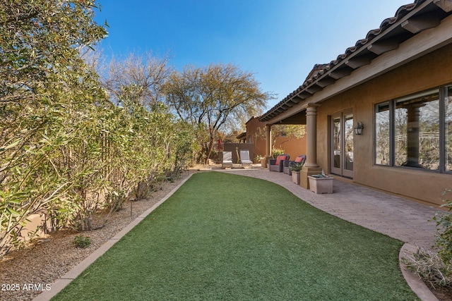 view of yard featuring a patio