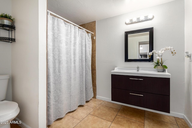 511 E Purdue Ave, Phoenix, AZ 85020 - full bathroom featuring toilet, vanity, tile patterned floors, curtained shower, and baseboards