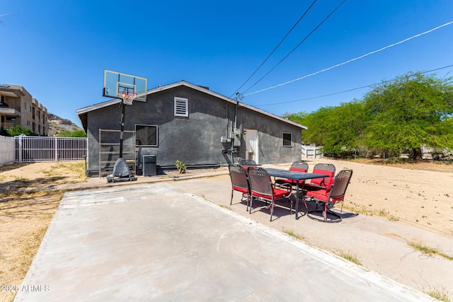 511 E Purdue Ave, Phoenix, AZ 85020 - view of patio with outdoor dining area