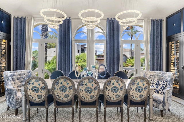 7475 E Gainey Ranch Rd Unit 22, Scottsdale, AZ 85258 - dining room featuring a chandelier and healthy amount of natural light