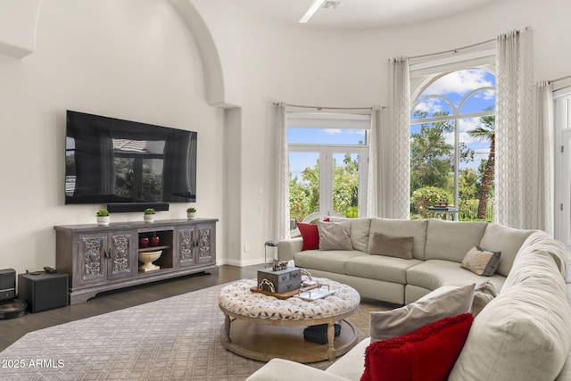 7475 E Gainey Ranch Rd Unit 22, Scottsdale, AZ 85258 - living area featuring wood finished floors