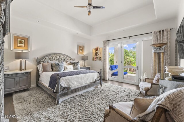 7475 E Gainey Ranch Rd Unit 22, Scottsdale, AZ 85258 - bedroom with access to outside, wood finished floors, a tray ceiling, and ceiling fan