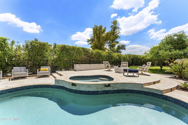 7475 E Gainey Ranch Rd Unit 22, Scottsdale, AZ 85258 - view of swimming pool with an in-ground hot tub and a patio area