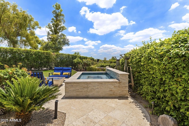 7475 E Gainey Ranch Rd Unit 22, Scottsdale, AZ 85258 - view of swimming pool featuring an in-ground hot tub and a patio area