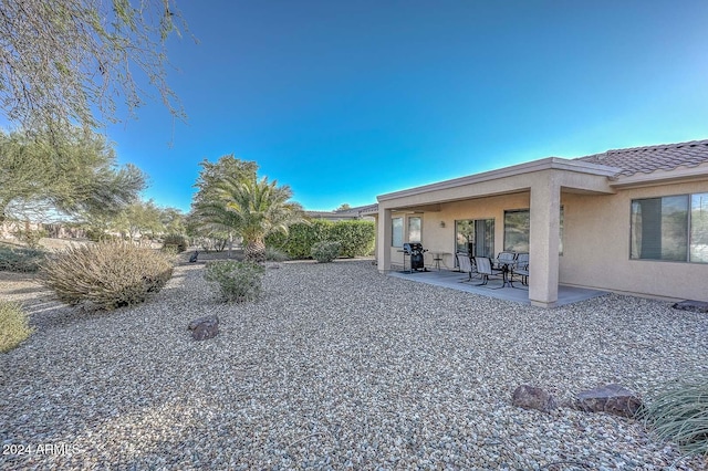 view of yard with a patio