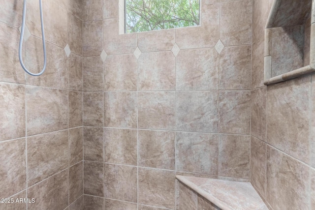 details featuring tiled shower